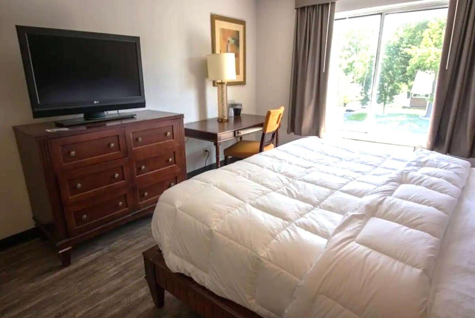 Baymont Inn And Suites By Wyndham Columbus / Near Osu Экстерьер фото