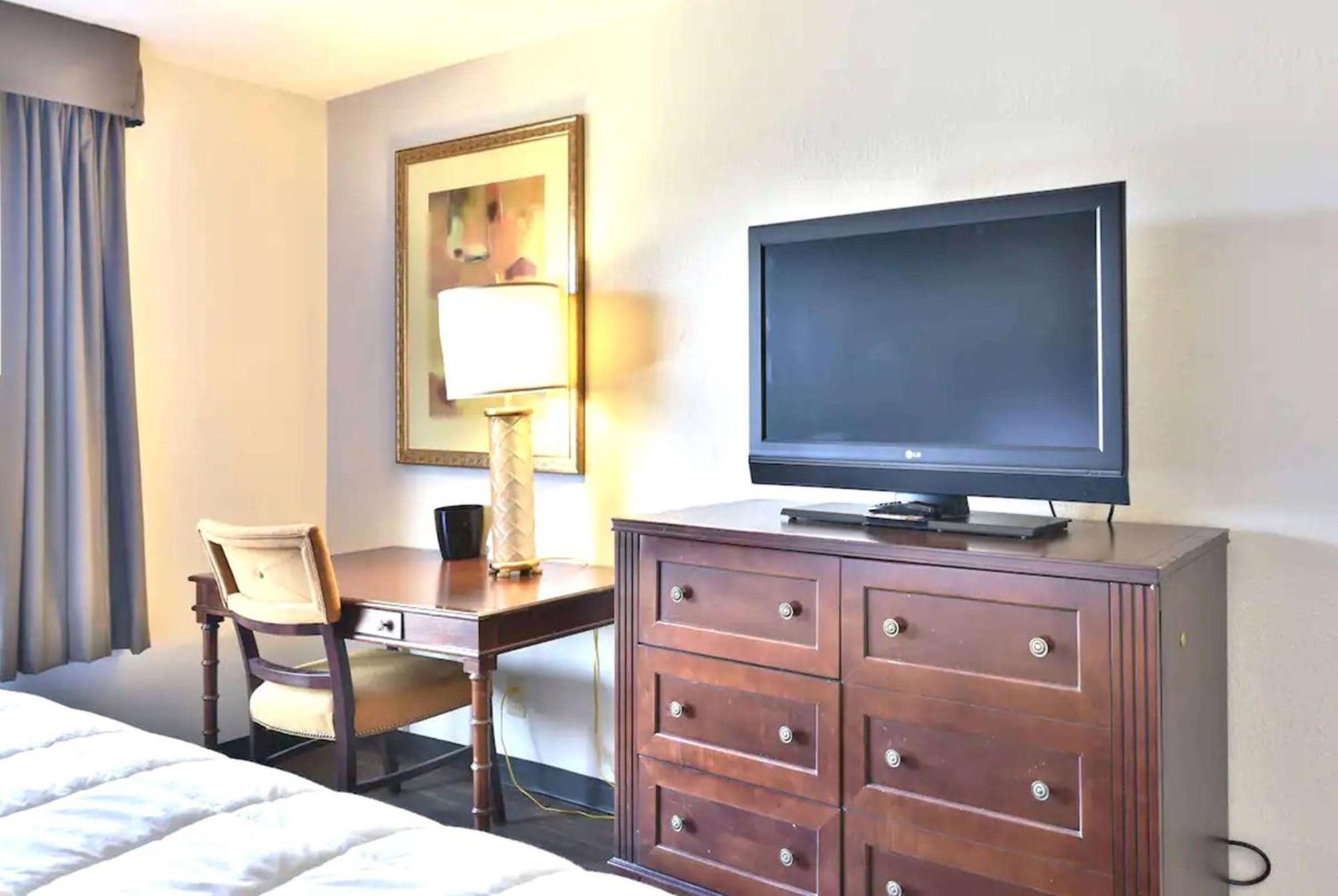 Baymont Inn And Suites By Wyndham Columbus / Near Osu Экстерьер фото